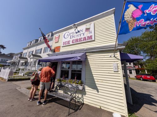 Captain Dusty's Ice Cream stand in Manchester-by-the-Sea, MA near the Manchester Commuter Rail Station