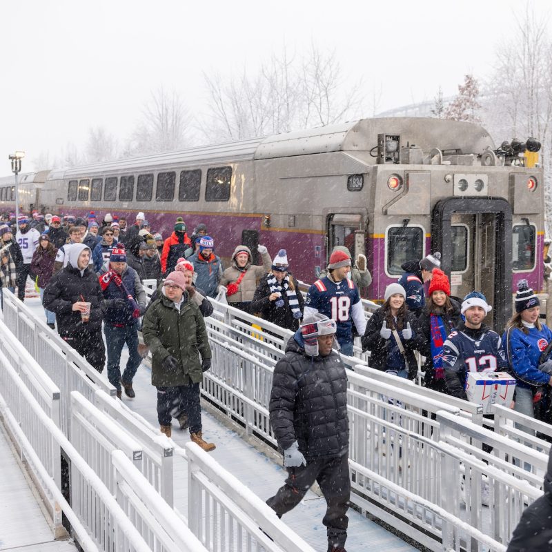 Crowd departing train on a snow day